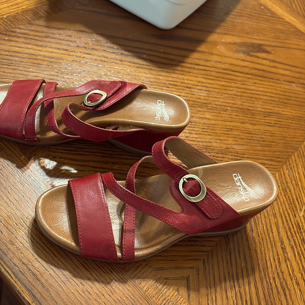 Dansko Ana Womens Red Leather Open Back Wedge Sandal Size EU 39M New